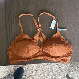 NWT aerie wireless push up